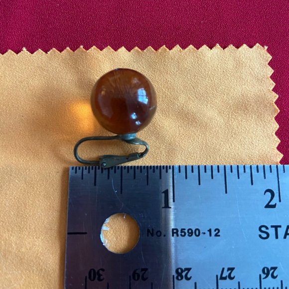 Vintage Clip-On Earrings - Picture 6 of 8